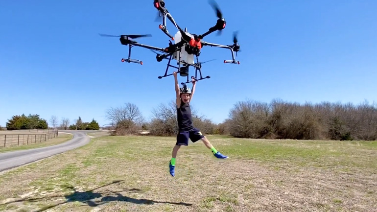 Βόλτα με ένα μεγάλο drone