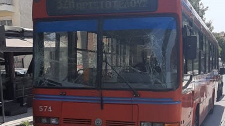 Θεσσαλονίκη: Δύο λεωφορεία του ΟΑΣΘ συγκρούστηκαν μεταξύ τους – Τραυματίστηκε ελαφρά μία γυναίκα
