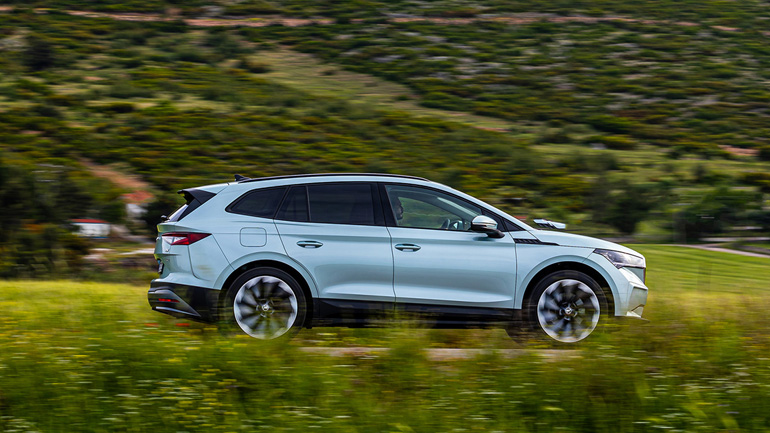 0-100 σε 8,7 δευτερόλεπτα και τελική ταχύτητα ηλεκτρονικά περιορισμένη στα 160 χλμ./ώρα.