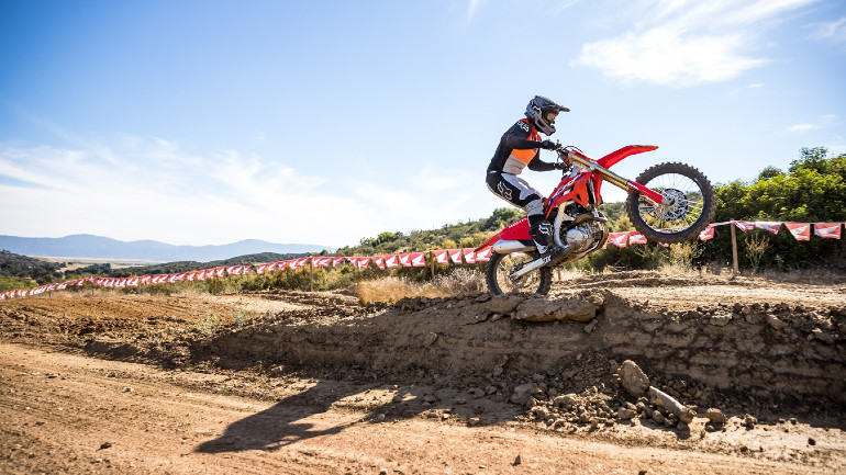 Το καινούριο Honda CRF450R με σύστημα ελέγχου πρόσφυσης