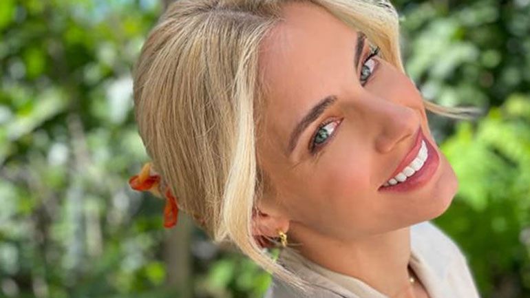 Peachy Tones: H Δούκισσα Νομικού μόλις έκανε το πιο fresh make up look του καλοκαιριού