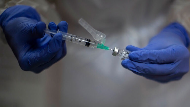 Νέα μελέτη για τα εμβόλια: Το CoronaVac μειώνει τη θνητότητα κατά 97% και της Pfizer κατά 80%