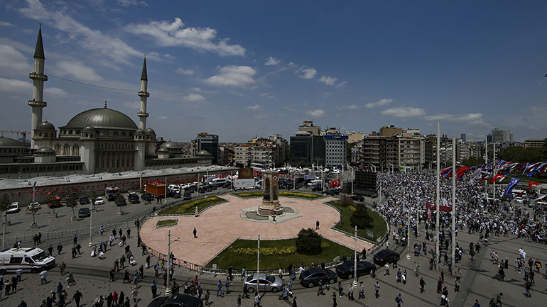 Τουρκία: Ο Ερντογάν εγκαινίασε το τέμενος στην πλατεία Ταξίμ