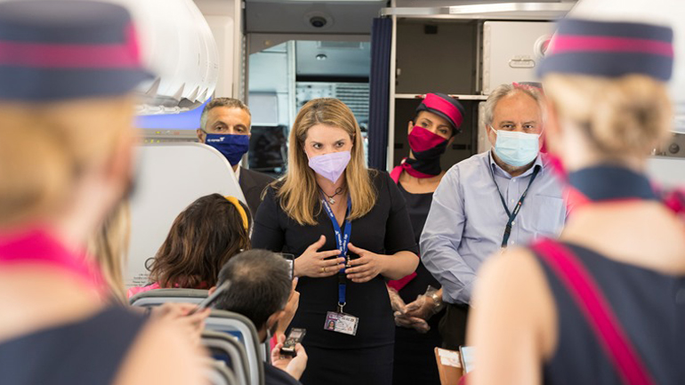 Από τη  παρουσίαση στα ΜΜΕ των αναπτυξιακών σχεδίων της SKYexpress, μέσα σε ένα από τα ολοκαίνουριο Airbus τύπου Α320neo.  Στη μέση η κ. Βασιλική Χριστίδη, Γενική Διευθύντρια Ομίλου IOGR. Δεξιά ο κ. Γιώργος Φράγκος, Διευθυντής Πτητικού Έργου SKYexpress και αριστερά ο κ. Θεόδωρος Κροκίδας, Πρόεδρος ΔΣ SKYexpress