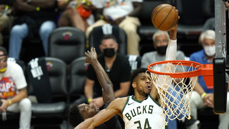 ΝΒΑ: Στα ημιτελικά της Ανατολής με «σκούπα» οι Μπακς, triple double ο Αντετοκούνμπο!