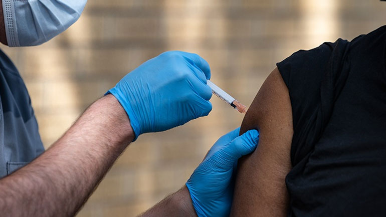 Ραντεβού από σήμερα και με τα τέσσερα εμβόλια στην ηλικιακή ομάδα 30-34 ετών Ραντεβού από σήμερα και με τα τέσσερα εμβόλια στην ηλικιακή ομάδα 30-34 ετών