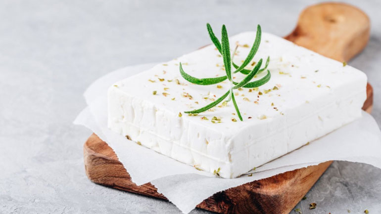 Αλλάζει το θεσμικό πλαίσιο των ποινών για τη νοθεία της φέτας