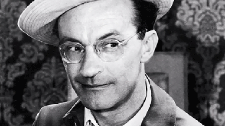 Είκοσι χρόνια χωρίς τον Ντίνο Ηλιόπουλο, τον φανταστικό «κλόουν» που αγάπησαν οι Έλληνες