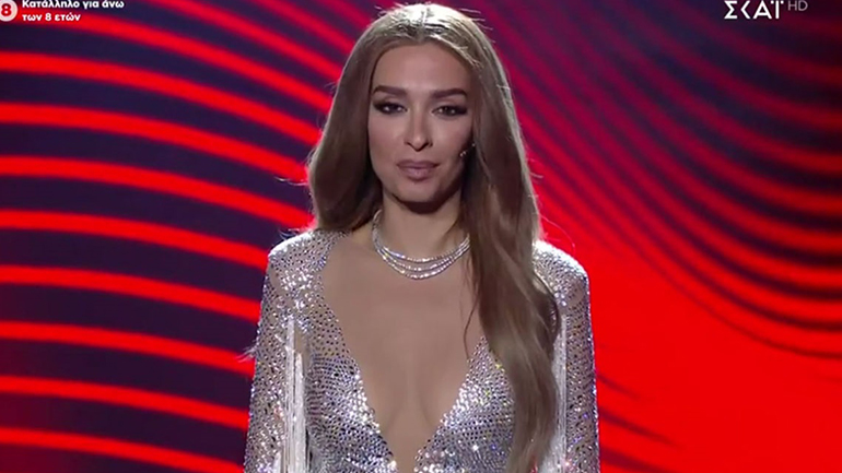 Η Ελένη Φουρέιρα με λαμπερή δημιουργία του Βρεττού Βρεττάκου στον τελικό του House of Fame