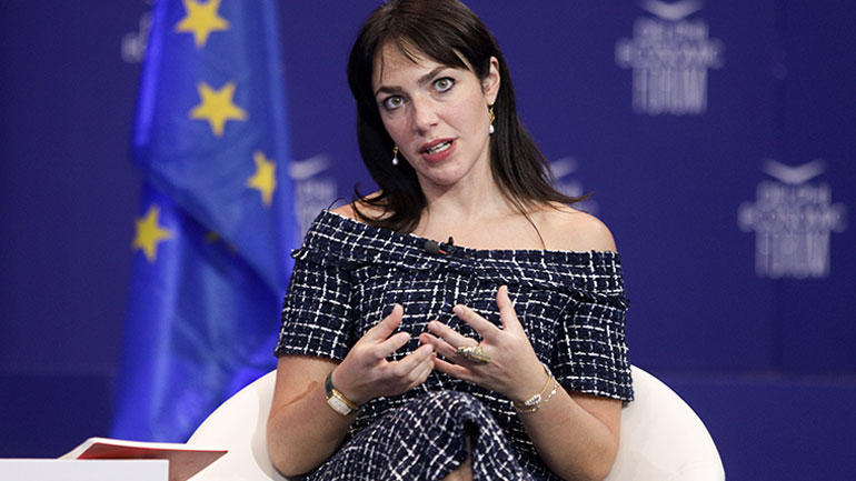 Δόμνα Μιχαηλίδου: Γινόμαστε ανάδοχοι, βγάζουμε τα παιδιά από τα ιδρύματα