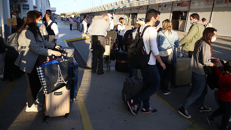 Σκιάθος: Έφτασαν οι πρώτες πτήσεις από την Ρουμανία