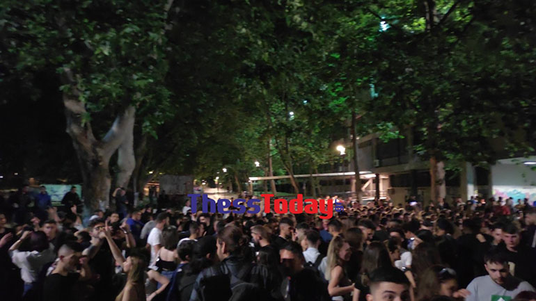 Θεσσαλονίκη: Νέο κορωνοπάρτι στο ΑΠΘ – Γυρίζουν μέχρι και video clip