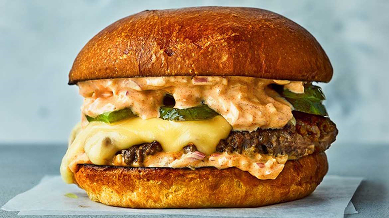 Σπιτικό cheeseburger με 5 υλικά