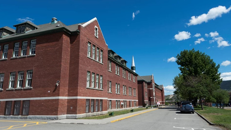 Καναδάς: Βρέθηκε ομαδικός τάφος με οστά 215 παιδιών σε παλιό σχολείο Καναδάς: Βρέθηκε ομαδικός τάφος με οστά 215 παιδιών σε παλιό σχολείο