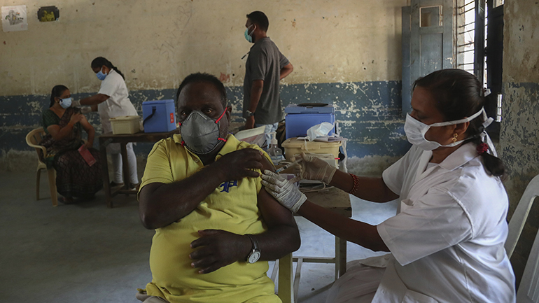 Η Ινδία θα έχει 120 εκατ. δόσεις εμβολίων διαθέσιμες για εγχώρια χρήση τον Ιούνιο Η Ινδία θα έχει 120 εκατ. δόσεις εμβολίων διαθέσιμες για εγχώρια χρήση τον Ιούνιο