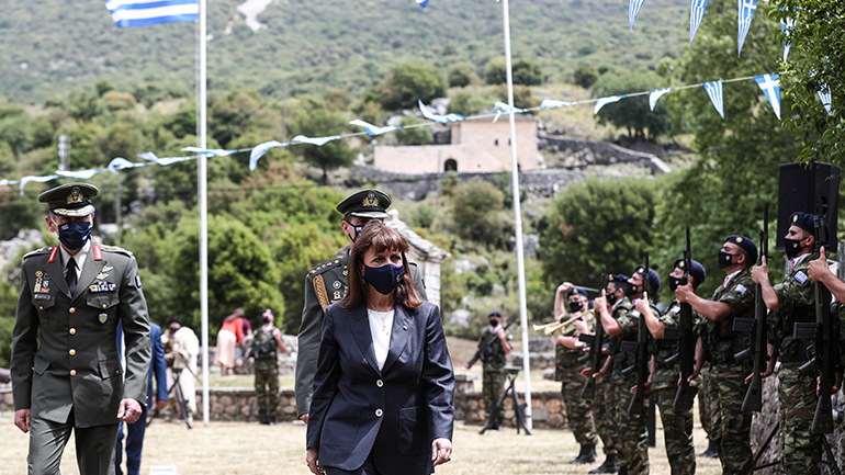 Κ. Σακελλαροπούλου: Η ανδρεία και η προσήλωση στο ιδανικό της ελευθερίας ενέπνευσαν σεβασμό και δέος