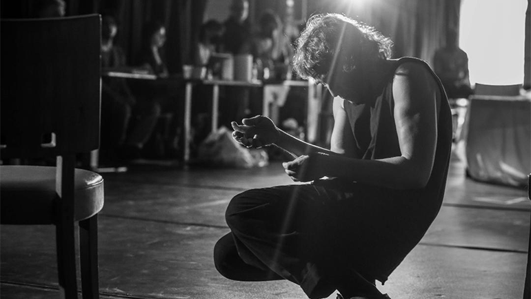 «Ορέστης» του Ευριπίδη με τον Άρη Σερβετάλη στο Αρχαίο Θέατρο Επιδαύρου