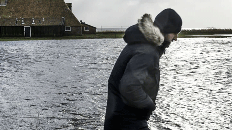 Εικόνες της στεριάς που βυθίζεται, από τον φωτογράφο Kadir van Lohuizen