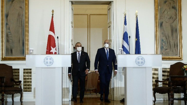 Διπλωματικές πηγές: Ειλικρινής και εφ’ όλης της ύλης συζήτηση κατά τη συνάντηση Δένδια-Τσαβούσογλου