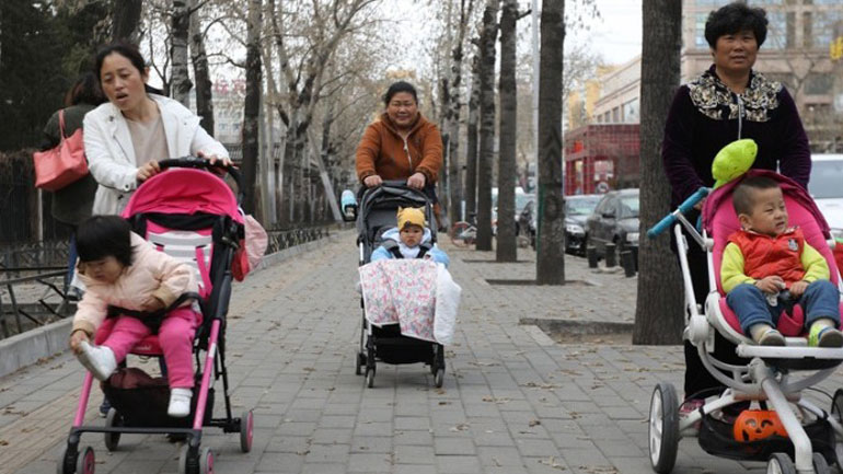 Η Κίνα ανακοίνωσε ότι κάθε ζευγάρι θα μπορεί να αποκτά έως τρία παιδιά