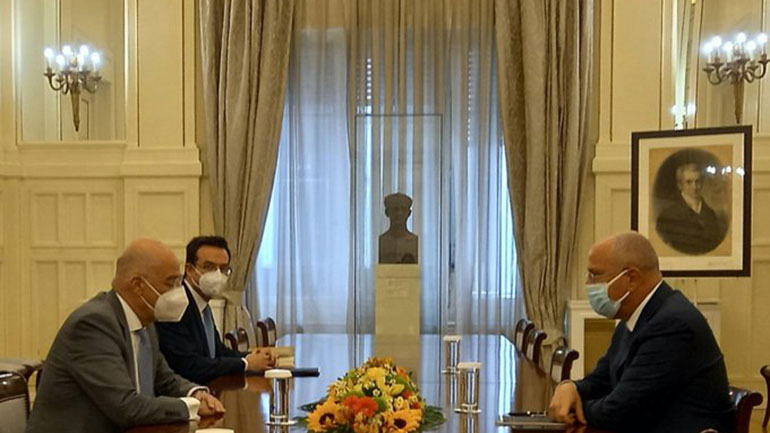 Οι εξελίξεις στην περιοχή στο επίκεντρο της συνάντησης Δένδια με τον πρέσβη του Ισραήλ