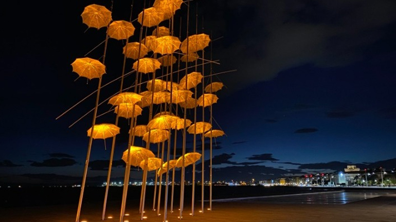 Θεσσαλονίκη: Πορτοκαλί οι «Ομπρέλες» για το μελάνωμα και τον καρκίνο του δέρματος Θεσσαλονίκη: Πορτοκαλί οι «Ομπρέλες» για το μελάνωμα και τον καρκίνο του δέρματος