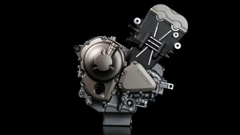 Πολύ κόμπακτ οι διαστάσεις του νέου τρικύλινδρου κινητήρα της Zontes.
