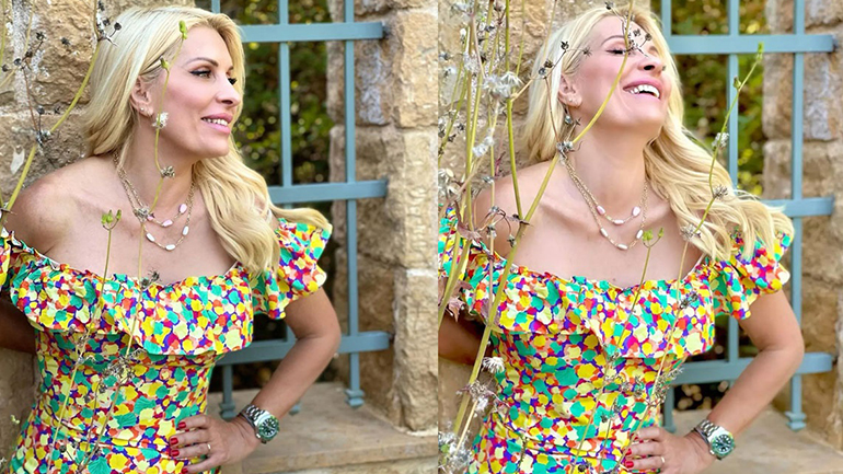 H Ελένη Μενεγάκη ποζάρει με το απόλυτο φόρεμα του καλοκαιριού!