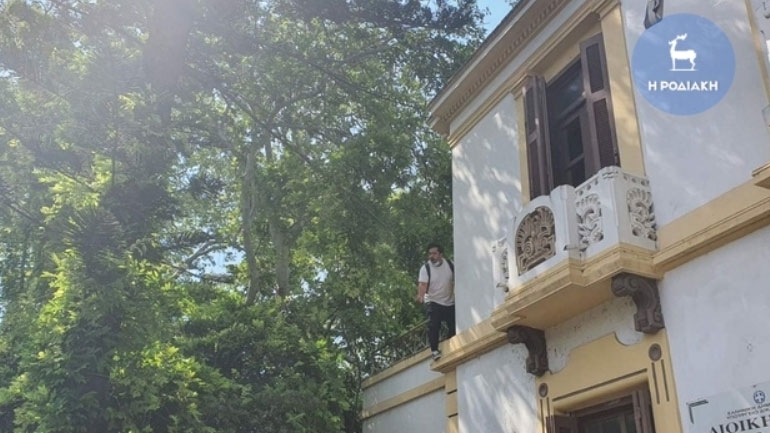 Καταστηματάρχης απειλούσε να πέσει από τον 1ο όροφο του Πρωτοδικείου Ρόδου