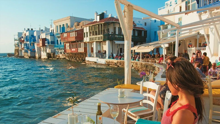 «Συμμορίες λυμαίνονται τη Μύκονο» – Τι αναφέρει ο γερμανικός Τύπος