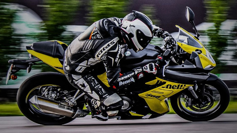 Το νέο 302R παρουσιάστηκε στην αγορά της Ασίας.