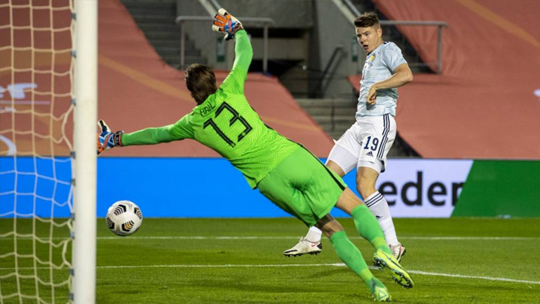 Ισόπαλες 2-2 Ολλανδία και Σκωτία