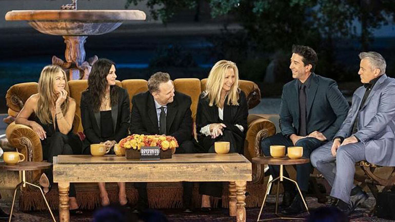 Η Jennifer Aniston δημοσίευσε φωτογραφίες από τα παρασκήνια του reunion των «Friends»