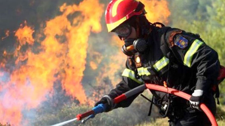 Σε εξέλιξη φωτιά στα Μέγαρα Σε εξέλιξη φωτιά στα Μέγαρα