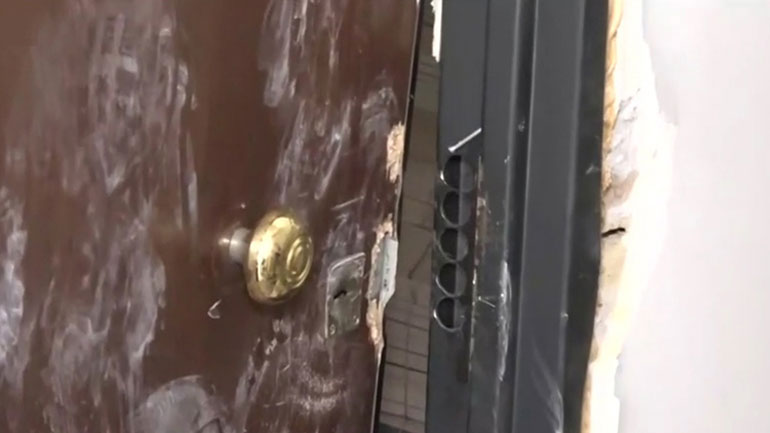 Εισβολή διαρρηκτών στην πολυκατοικία που βρίσκεται το γραφείο του Ευκλείδη Τσακαλώτου