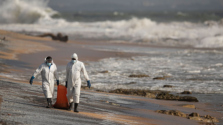 Μεγάλη οικολογική καταστροφή απειλεί τη Σρι Λάνκα – Πλοίο κοντέινερ κινδυνεύει να βυθιστεί