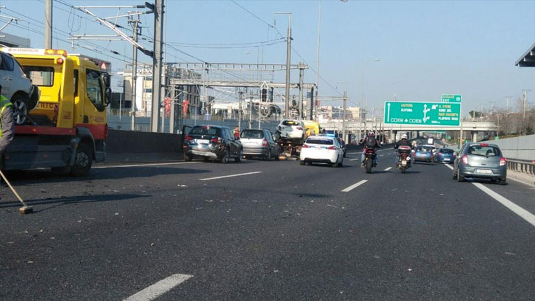 Καραμπόλα τεσσάρων αυτοκινήτων στη Αττική Οδό