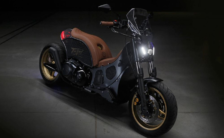 Απίθανες λεπτομέρειες για αυτό το "κακό και μαύρο" TMAX.