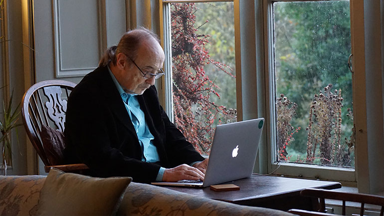 Οι «ρομαντικές απάτες» βάζουν στο στόχαστρο άτομα μεγαλύτερης ηλικίας