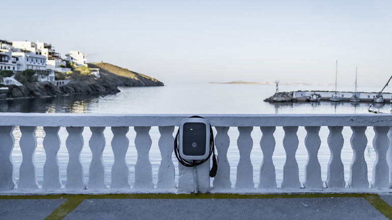 Φυσικά δεν λείπουν τα wallbox ταχείας φόρτισης.
