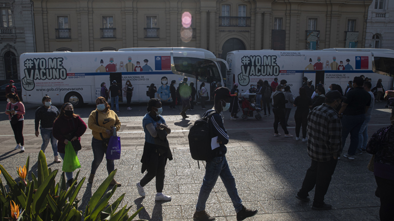Χιλή-Covid-19: Αναστέλλεται η χορήγηση της 2ης δόσης – Αυξάνεται το ηλικιακό όριο για το εμβόλιο της AstraZeneca