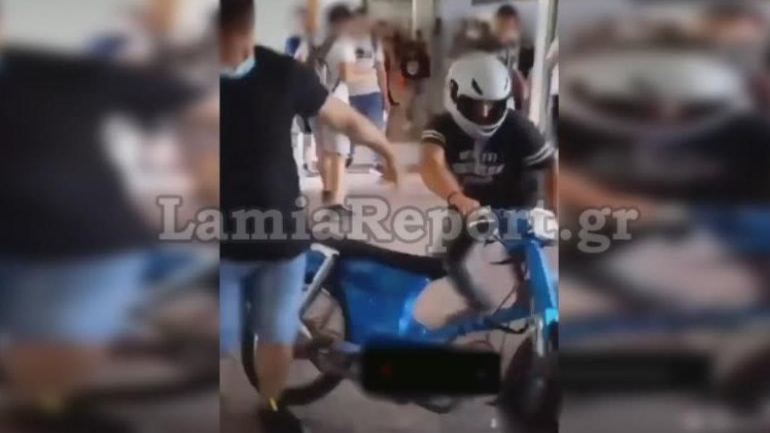 Λαμία: Μαθητής εισέβαλε με μηχανάκι στο σχολείο