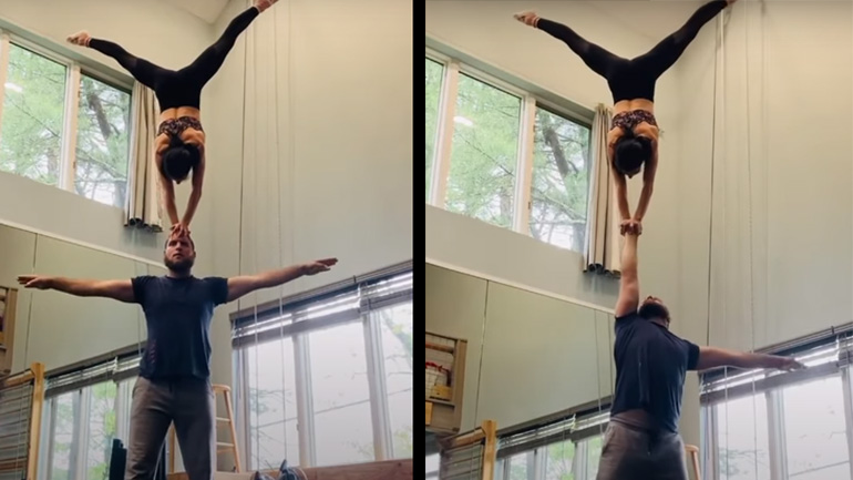 Γυναίκα ισορροπεί στο κεφάλι ενός άνδρα