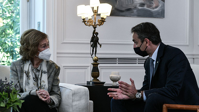 Με τη βασίλισσα της Ισπανίας Σοφία συναντήθηκε ο πρωθυπουργός στο Μέγαρο Μαξίμου