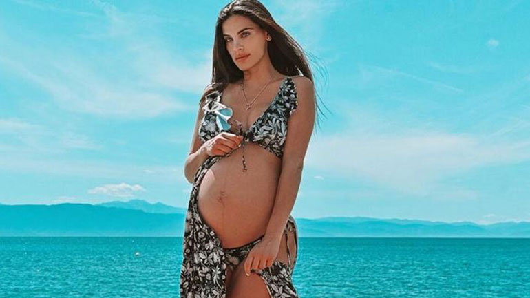 H Χριστίνα Μπόμπα ετοιμάζει τις βαλίτσες της για το μαιευτήριο