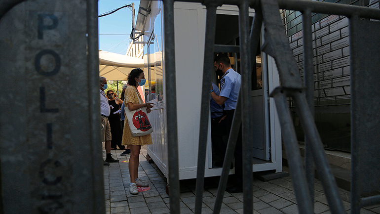 Άνοιξαν τα οδοφράγματα στην Κύπρο μετά από 462 ημέρες