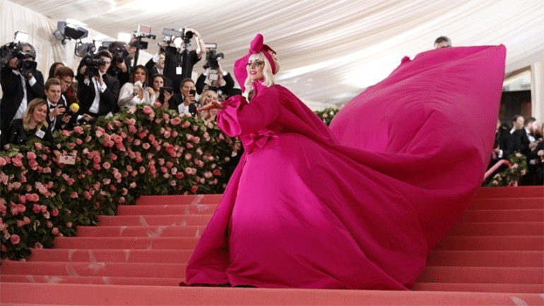 Lady Gaga: Αναβάλλεται για το 2022 η παγκόσμια περιοδεία «Chromatica Ball»