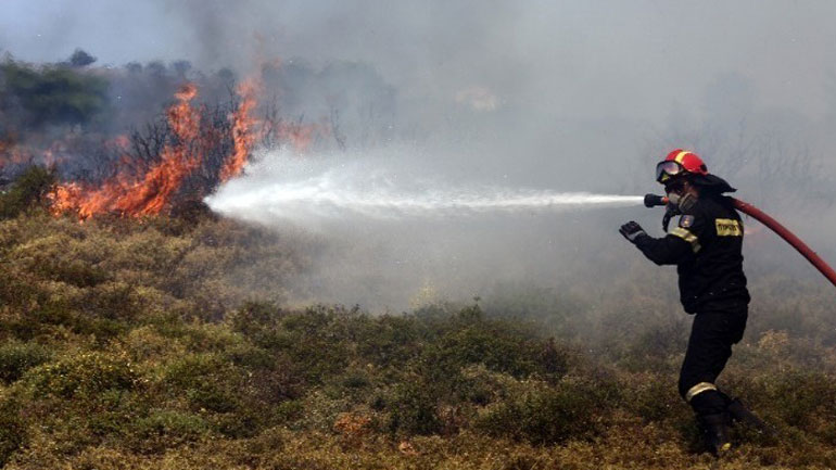 Σε εξέλιξη φωτιά στη Λακκιά Θεσσαλονίκης – Δεν απειλούνται κατοικίες