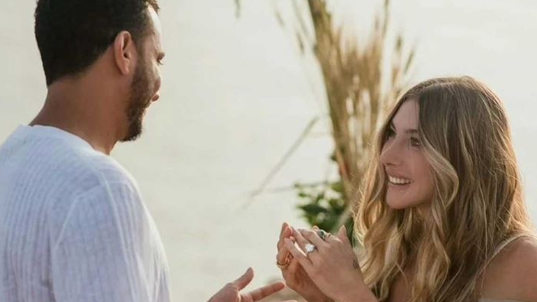 Ρομαντική πρόταση γάμου για την πρώην σύζυγο του Ατζούν Ιλιτζαλί από Αιγύπτιο κροίσο