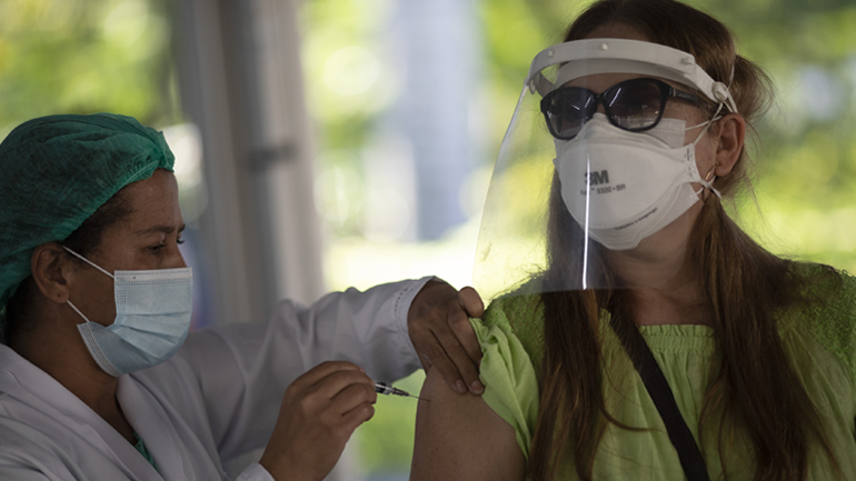 Βραζιλία: Εγκρίθηκε υπό όρους η χρήση του ρωσικού εμβολίου Sputnik-V